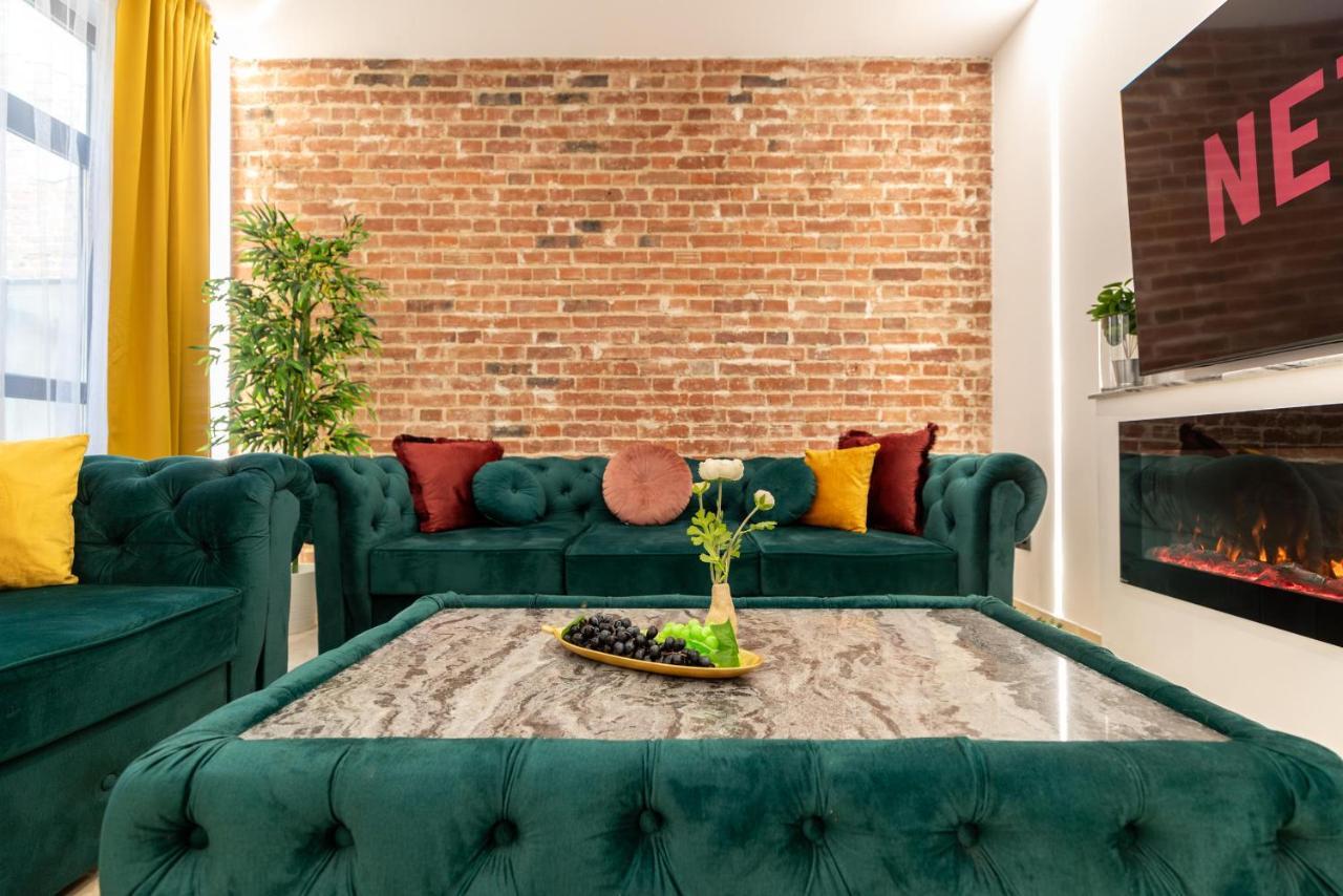 Luxury Living: Smart 2Br Apartment At Unirii Square Bucarest Esterno foto