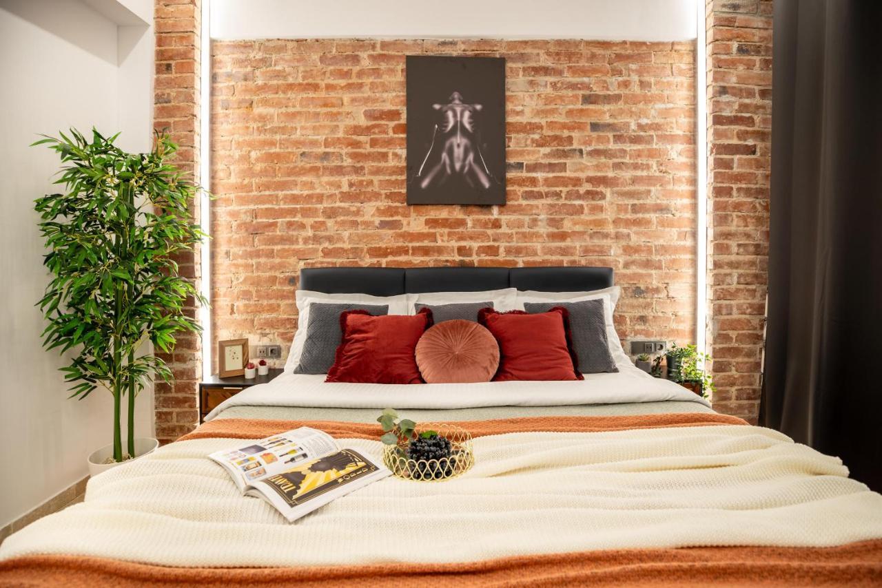 Luxury Living: Smart 2Br Apartment At Unirii Square Bucarest Esterno foto