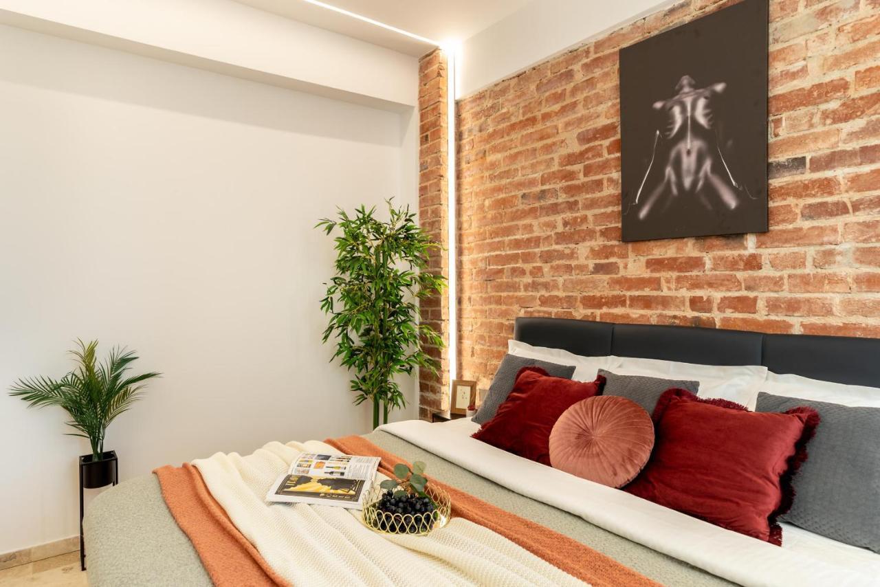 Luxury Living: Smart 2Br Apartment At Unirii Square Bucarest Esterno foto