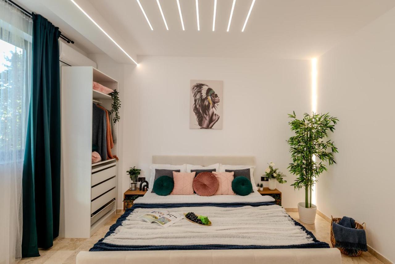 Luxury Living: Smart 2Br Apartment At Unirii Square Bucarest Esterno foto