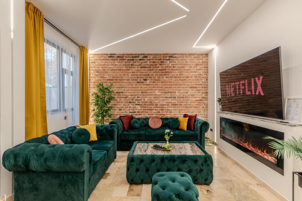 Luxury Living: Smart 2Br Apartment At Unirii Square Bucarest Esterno foto