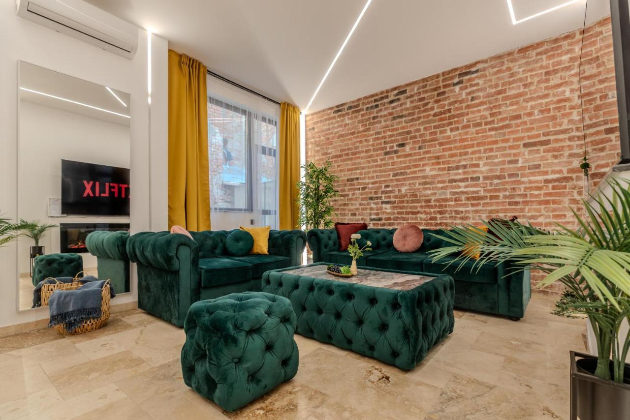 Luxury Living: Smart 2Br Apartment At Unirii Square Bucarest Esterno foto