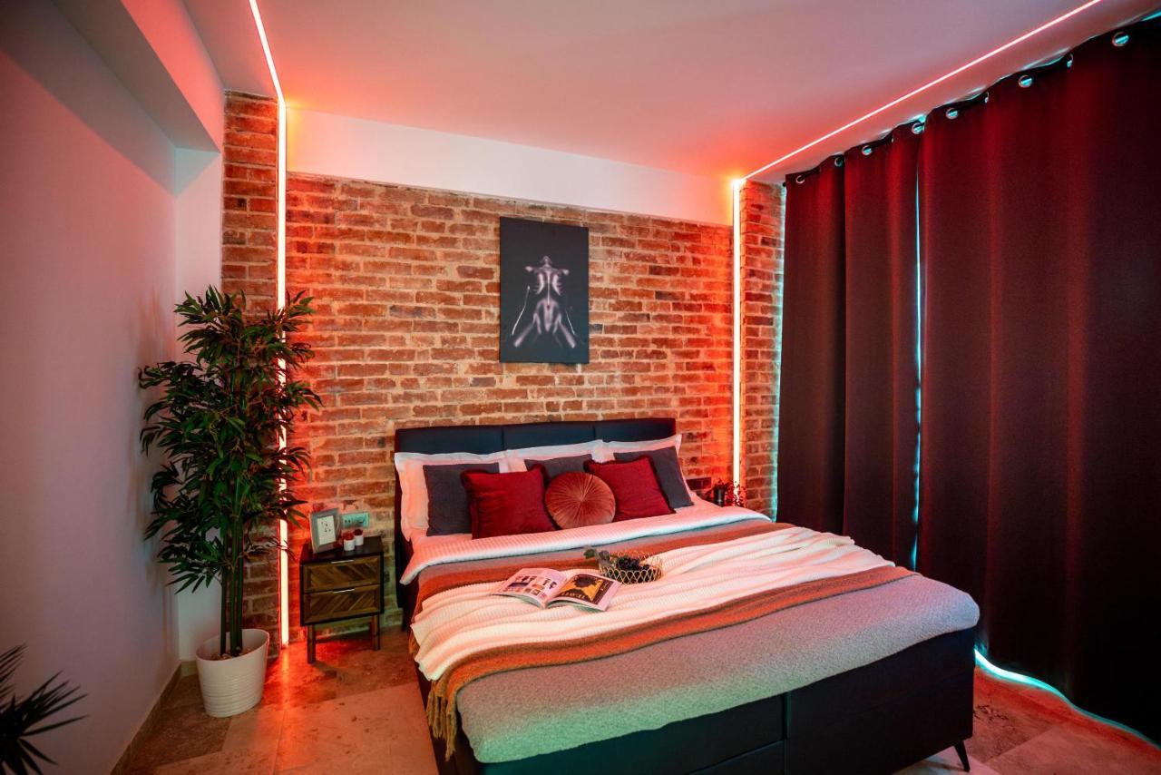 Luxury Living: Smart 2Br Apartment At Unirii Square Bucarest Esterno foto